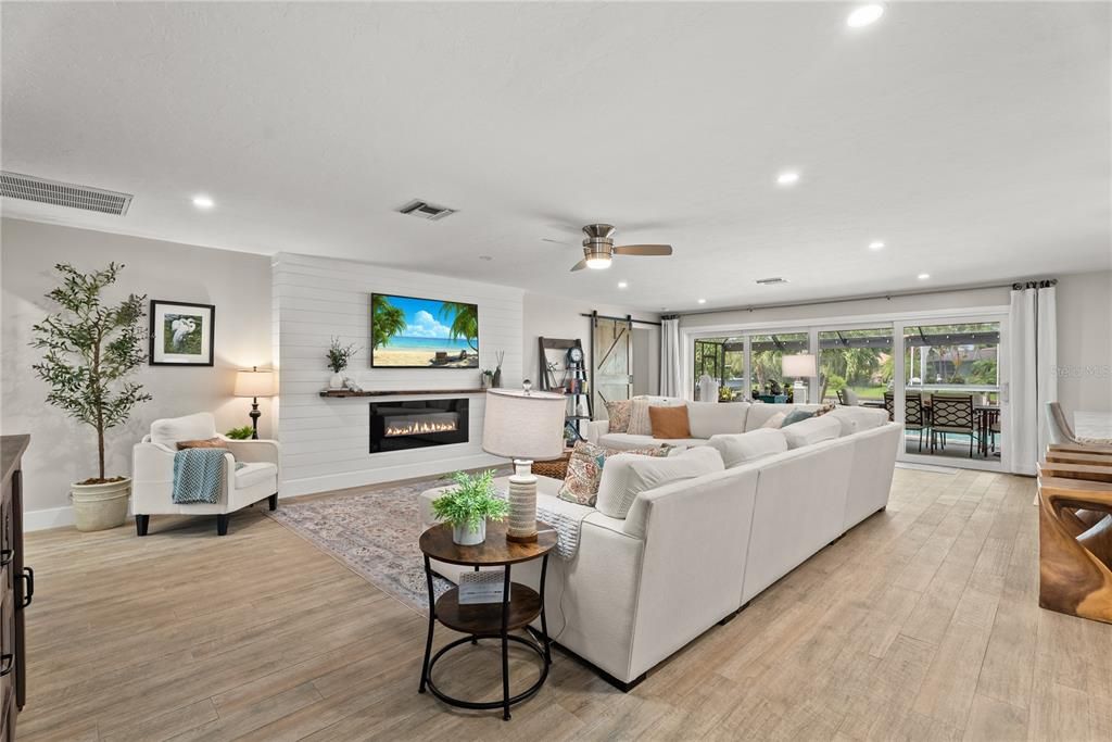 For Sale: $749,000 (3 beds, 2 baths, 1596 Square Feet)