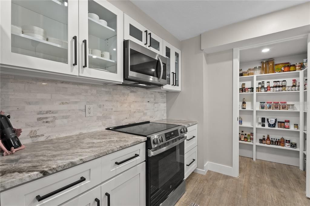 For Sale: $749,000 (3 beds, 2 baths, 1596 Square Feet)