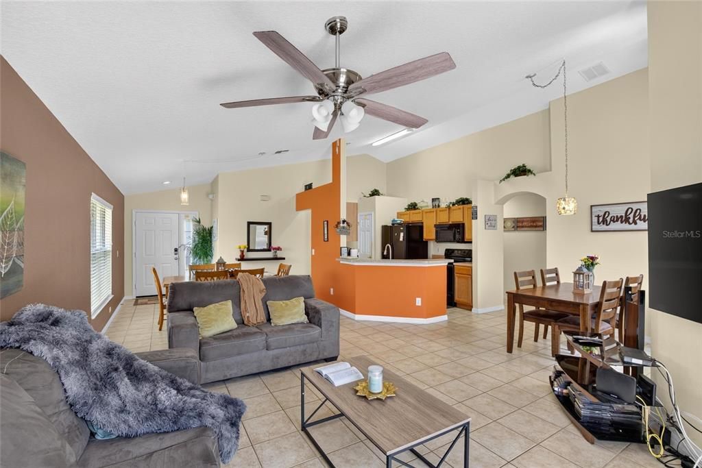 En Venta: $340,000 (4 camas, 3 baños, 1542 Pies cuadrados)