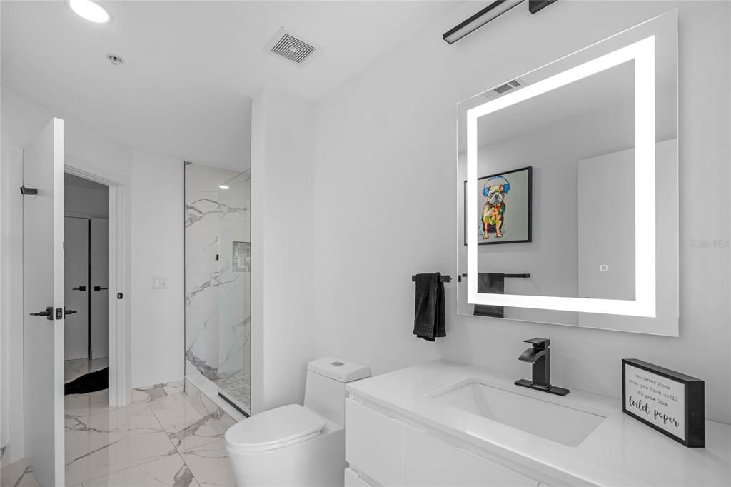 На продажу: $799,999 (2 спален, 2 ванн, 1232 Квадратных фут)