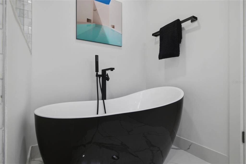На продажу: $799,999 (2 спален, 2 ванн, 1232 Квадратных фут)