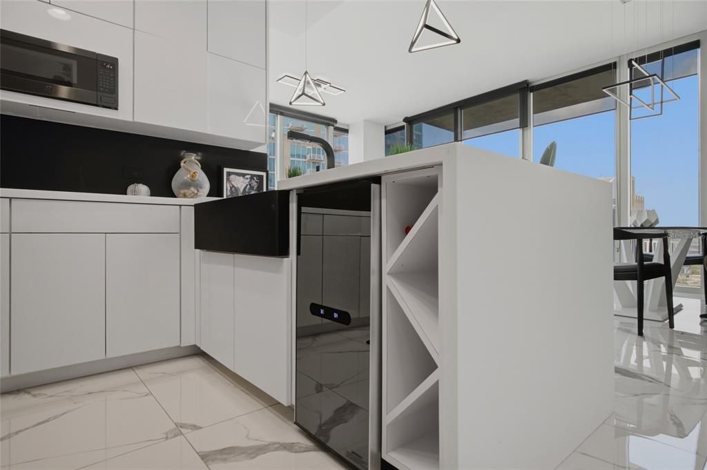 На продажу: $799,999 (2 спален, 2 ванн, 1232 Квадратных фут)