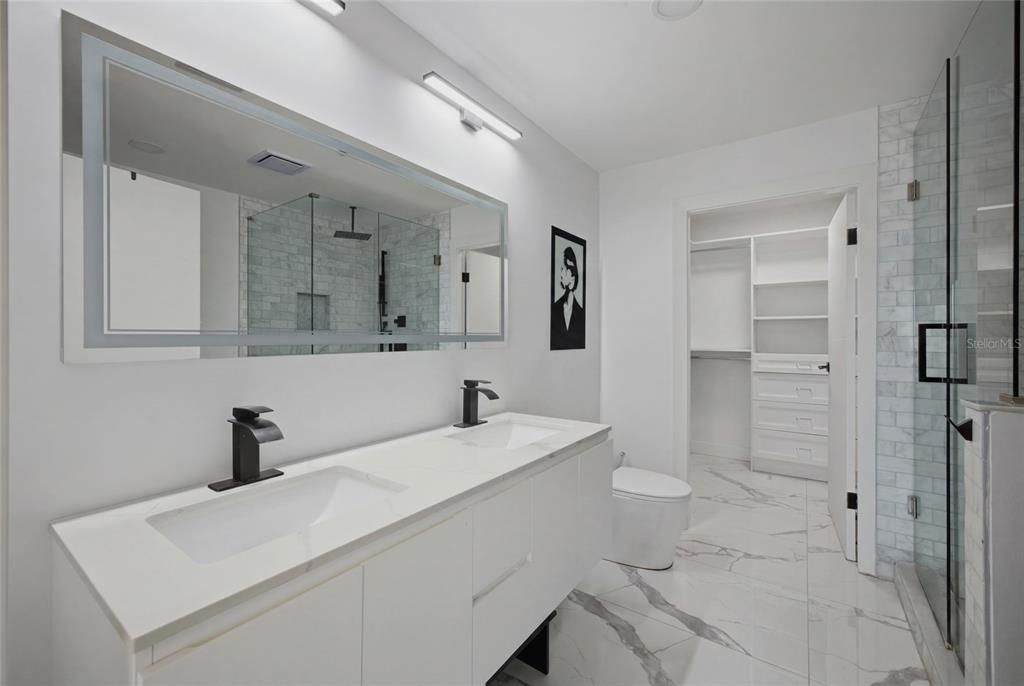 На продажу: $799,999 (2 спален, 2 ванн, 1232 Квадратных фут)