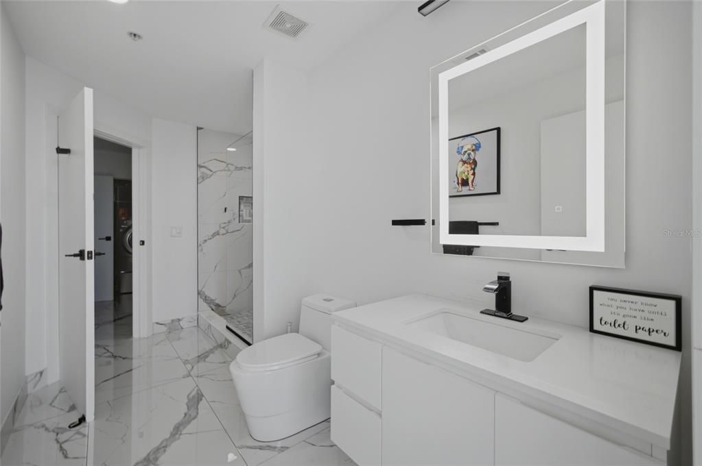 На продажу: $799,999 (2 спален, 2 ванн, 1232 Квадратных фут)
