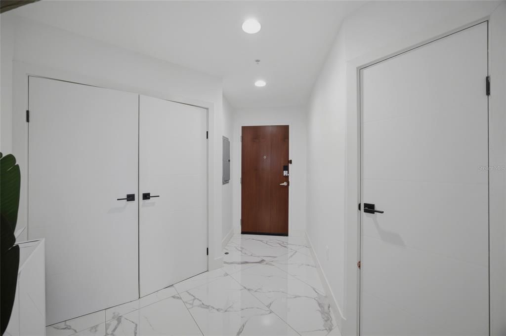 На продажу: $799,999 (2 спален, 2 ванн, 1232 Квадратных фут)