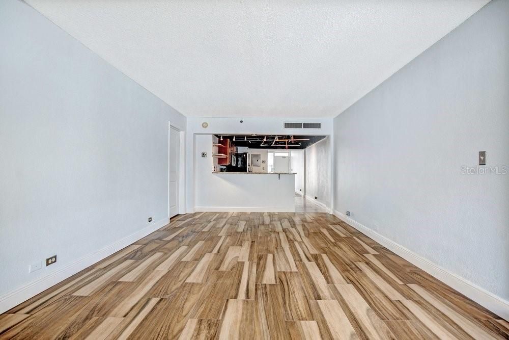 На продажу: $239,000 (2 спален, 2 ванн, 1324 Квадратных фут)
