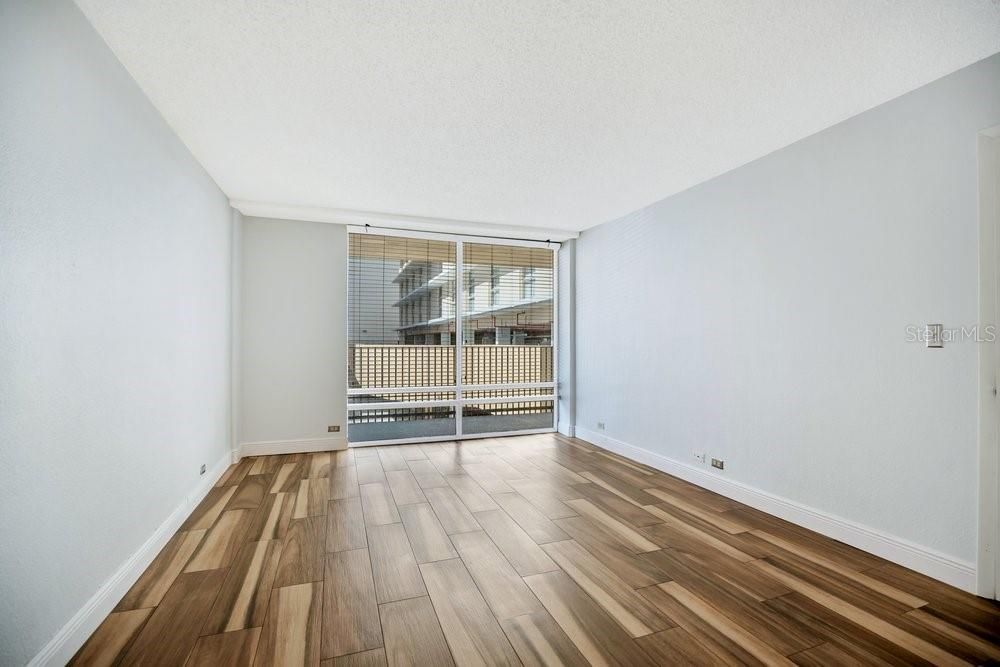 На продажу: $239,000 (2 спален, 2 ванн, 1324 Квадратных фут)