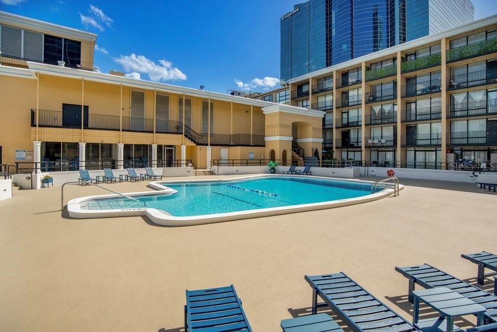 На продажу: $239,000 (2 спален, 2 ванн, 1324 Квадратных фут)