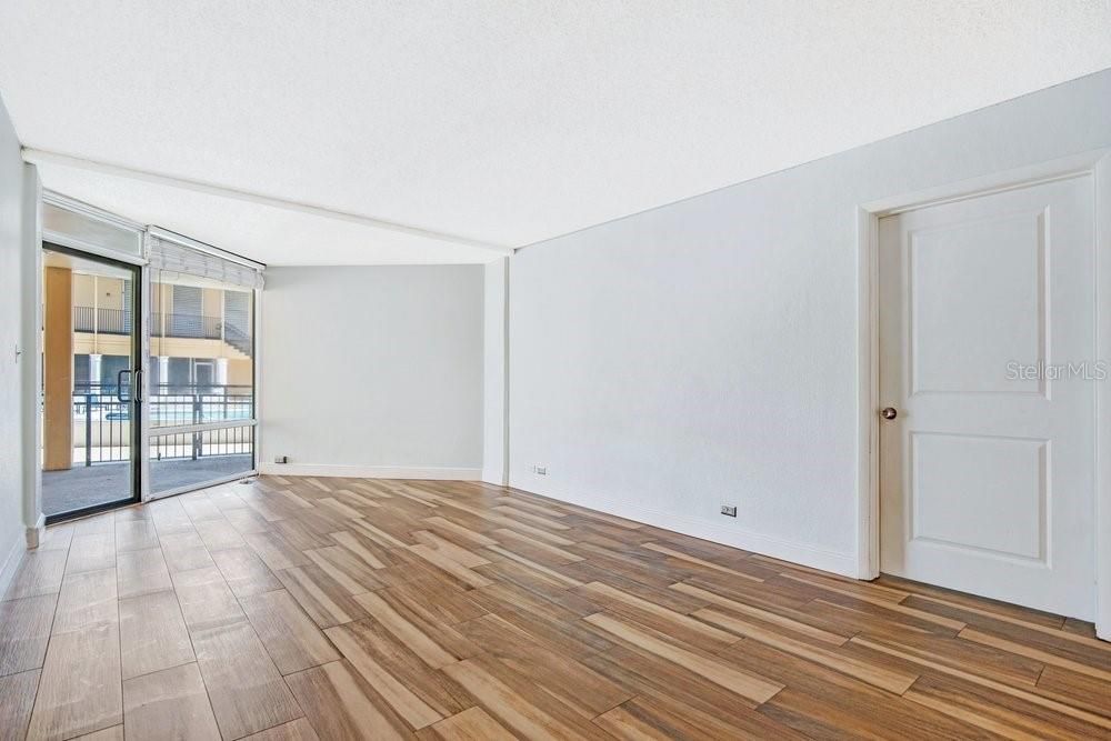 На продажу: $239,000 (2 спален, 2 ванн, 1324 Квадратных фут)