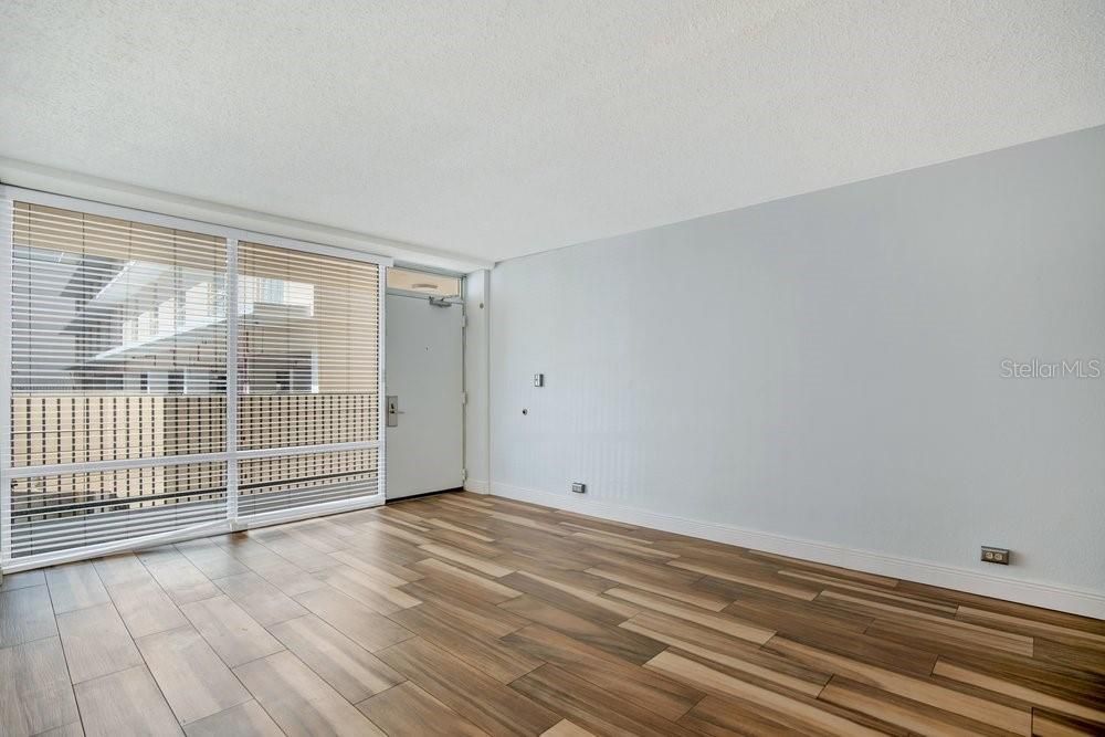 На продажу: $239,000 (2 спален, 2 ванн, 1324 Квадратных фут)