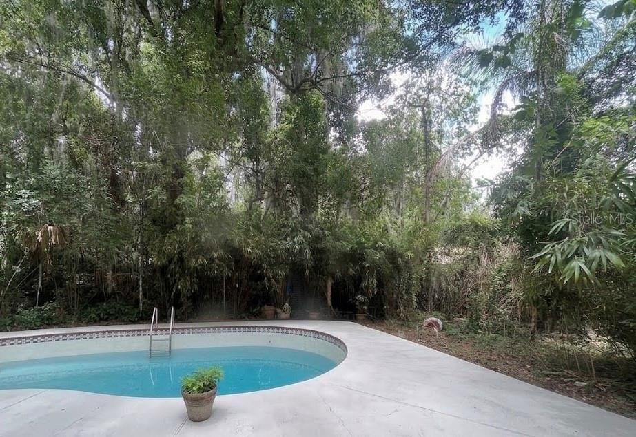 For Sale: $160,000 (3 beds, 2 baths, 2415 Square Feet)