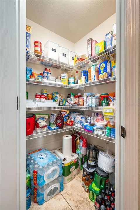 На продажу: $590,000 (3 спален, 2 ванн, 2719 Квадратных фут)