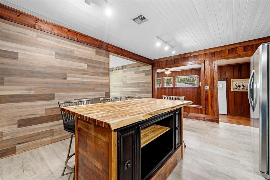 For Sale: $339,900 (3 beds, 2 baths, 1680 Square Feet)