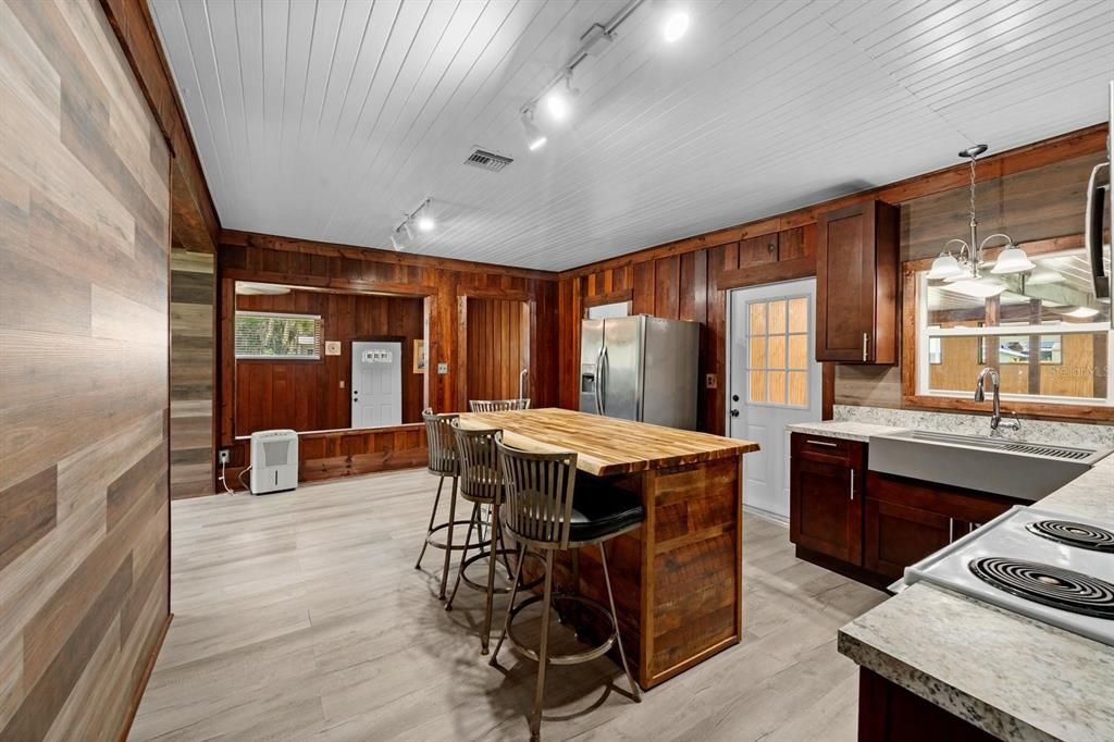 For Sale: $339,900 (3 beds, 2 baths, 1680 Square Feet)
