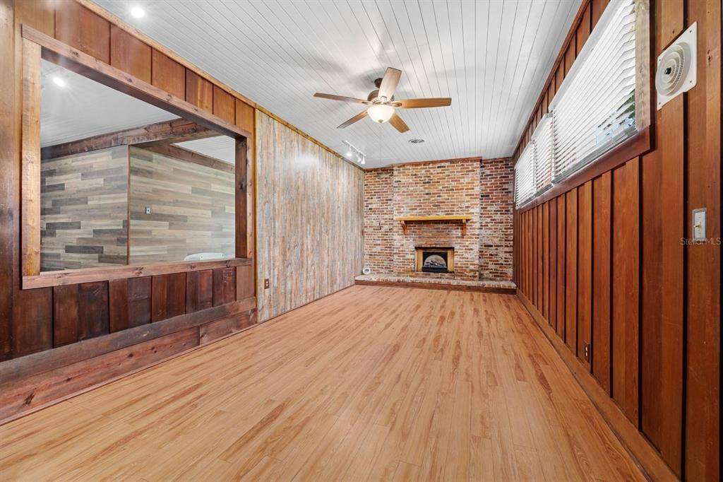 For Sale: $339,900 (3 beds, 2 baths, 1680 Square Feet)