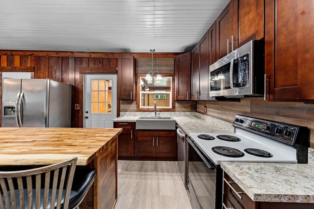 For Sale: $339,900 (3 beds, 2 baths, 1680 Square Feet)