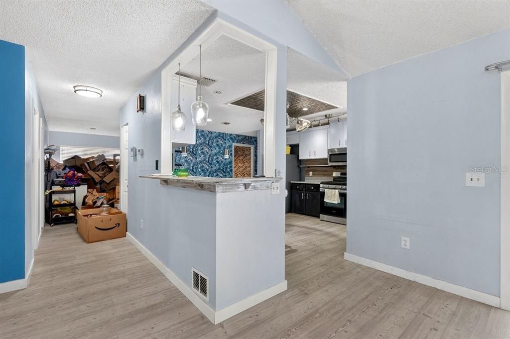 En Venta: $380,000 (4 camas, 2 baños, 2098 Pies cuadrados)
