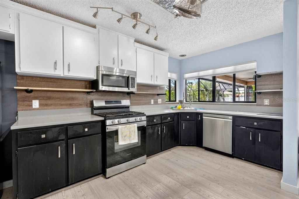 En Venta: $380,000 (4 camas, 2 baños, 2098 Pies cuadrados)