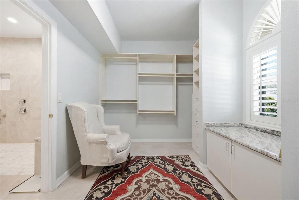 En Venta: $825,000 (4 camas, 3 baños, 2650 Pies cuadrados)
