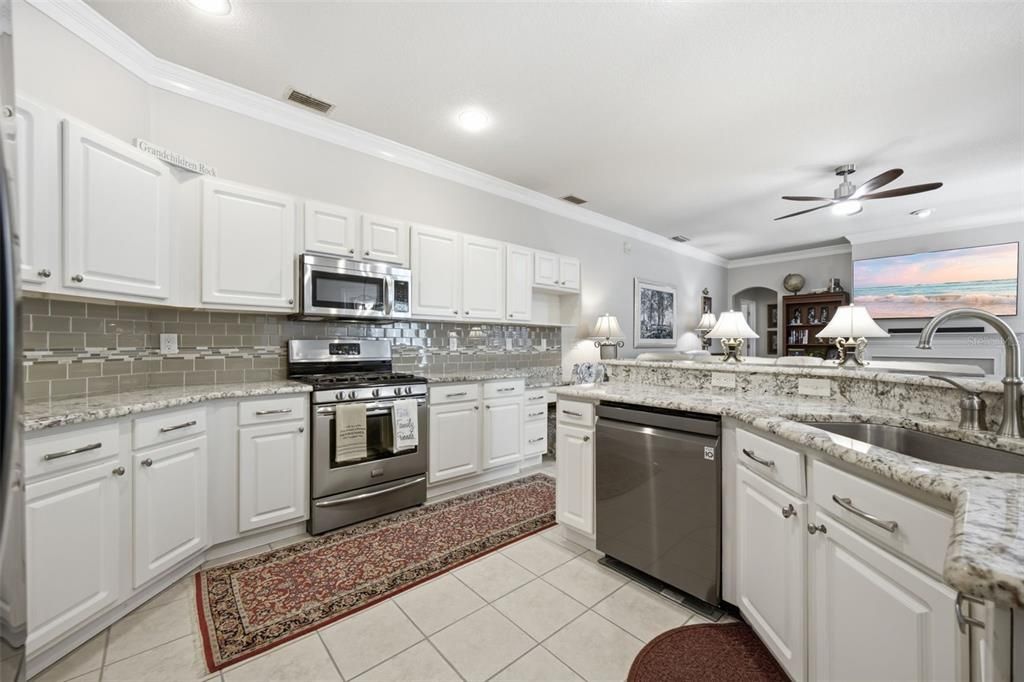 En Venta: $825,000 (4 camas, 3 baños, 2650 Pies cuadrados)