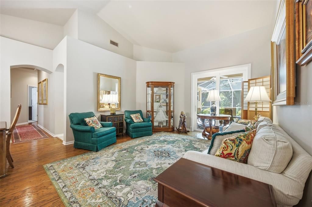 En Venta: $825,000 (4 camas, 3 baños, 2650 Pies cuadrados)
