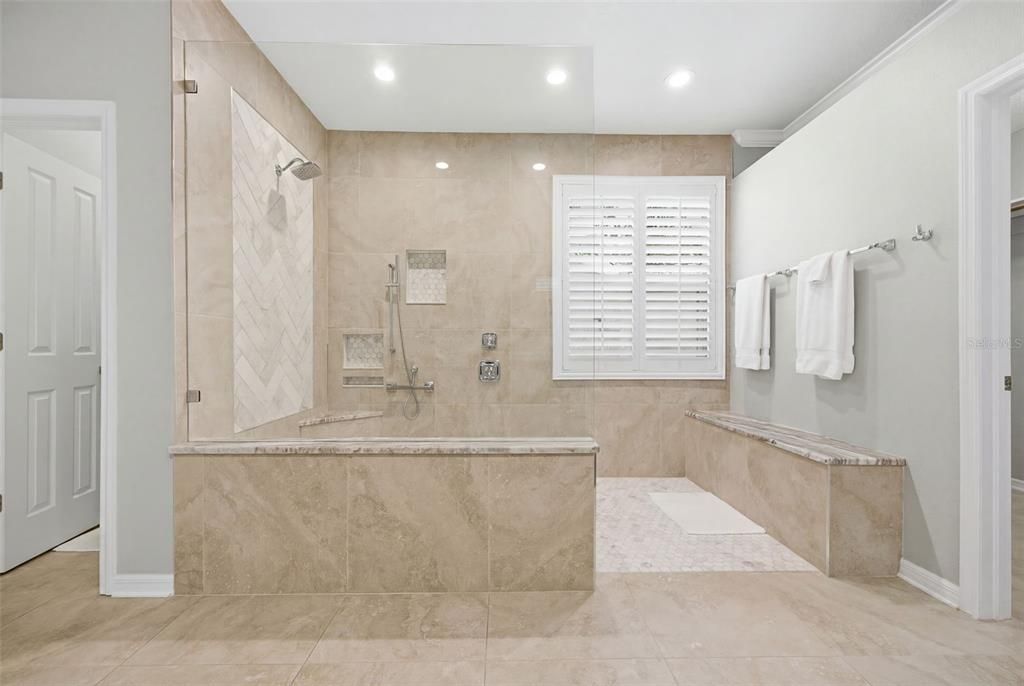 En Venta: $825,000 (4 camas, 3 baños, 2650 Pies cuadrados)