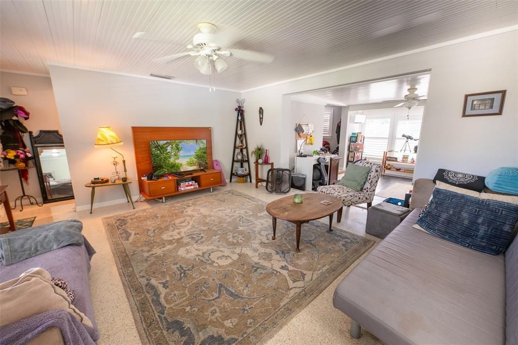 En Venta: $420,000 (3 camas, 2 baños, 1500 Pies cuadrados)