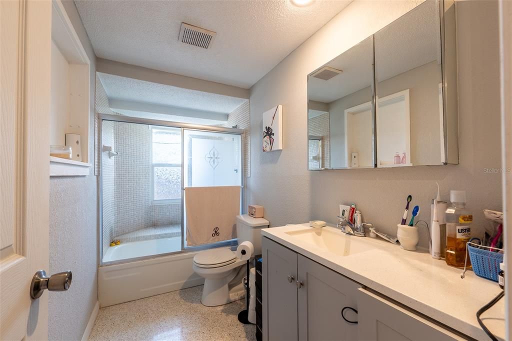En Venta: $420,000 (3 camas, 2 baños, 1500 Pies cuadrados)
