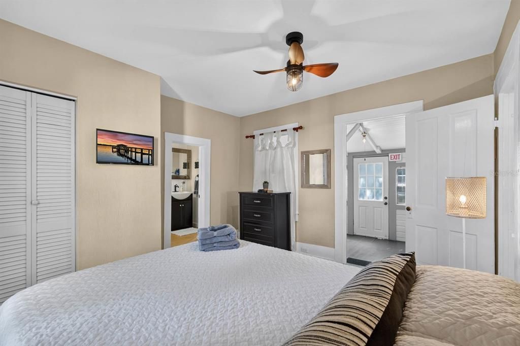 Active With Contract: $667,000 (3 beds, 2 baths, 1378 Square Feet)