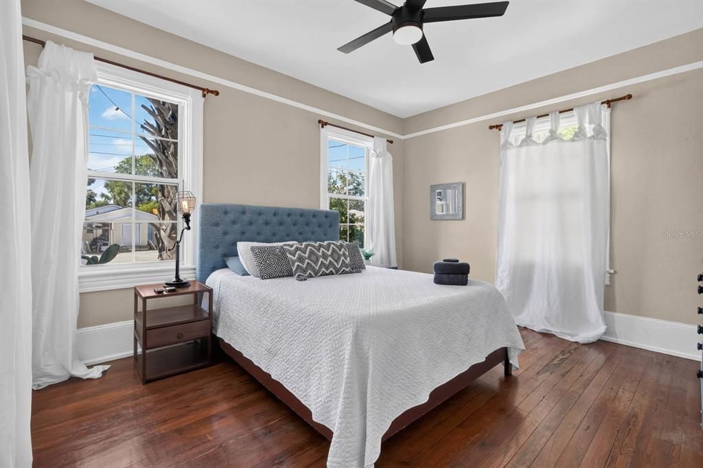 Active With Contract: $667,000 (3 beds, 2 baths, 1378 Square Feet)