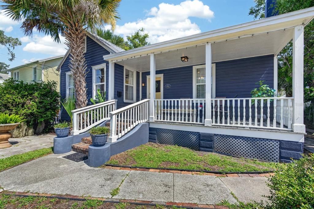Active With Contract: $667,000 (3 beds, 2 baths, 1378 Square Feet)