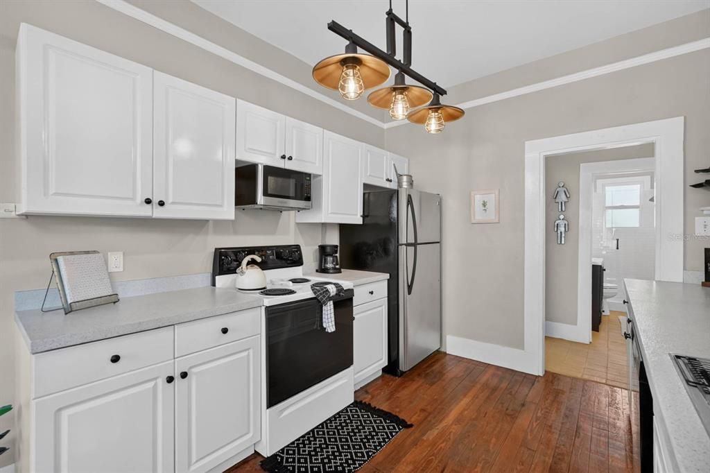 Active With Contract: $667,000 (3 beds, 2 baths, 1378 Square Feet)