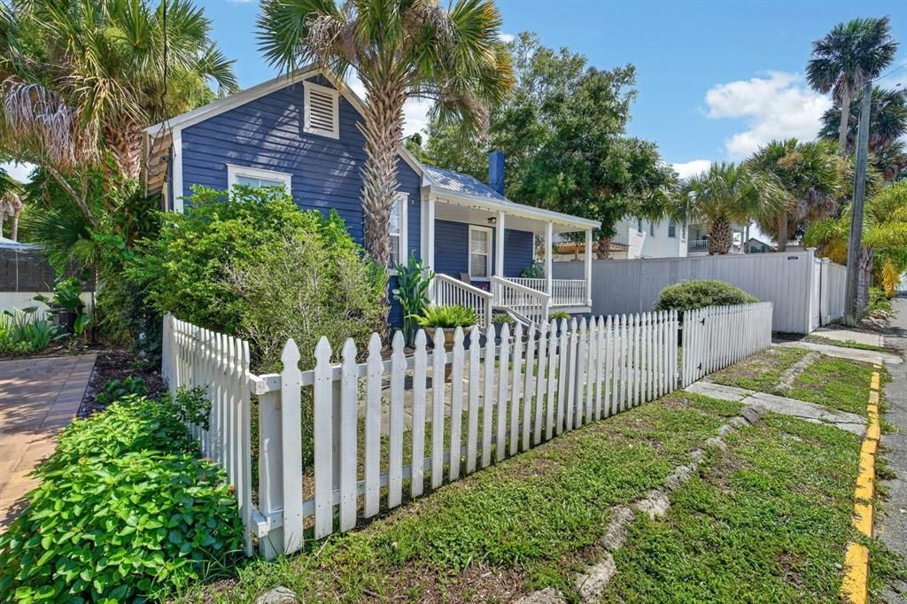 Active With Contract: $667,000 (3 beds, 2 baths, 1378 Square Feet)