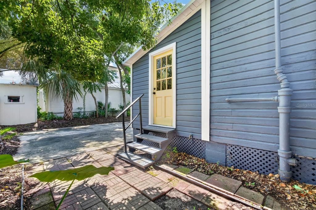 Active With Contract: $667,000 (3 beds, 2 baths, 1378 Square Feet)