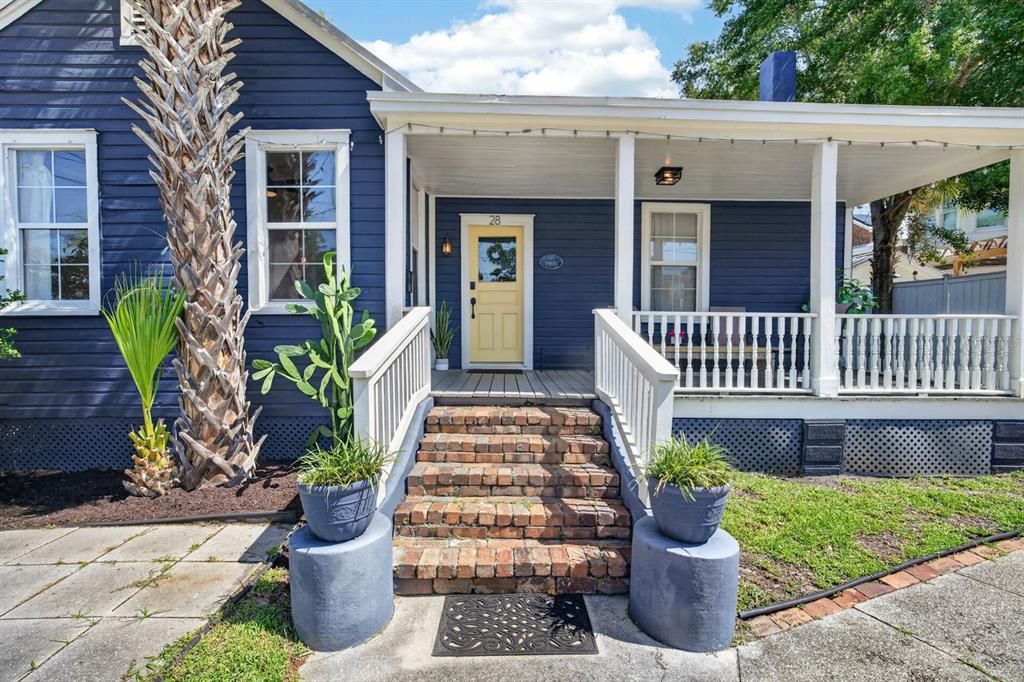Active With Contract: $667,000 (3 beds, 2 baths, 1378 Square Feet)