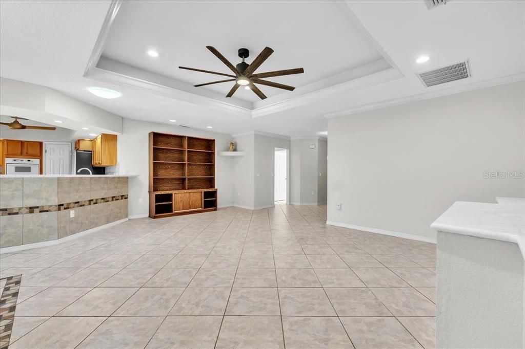 En Venta: $319,000 (3 camas, 2 baños, 2001 Pies cuadrados)