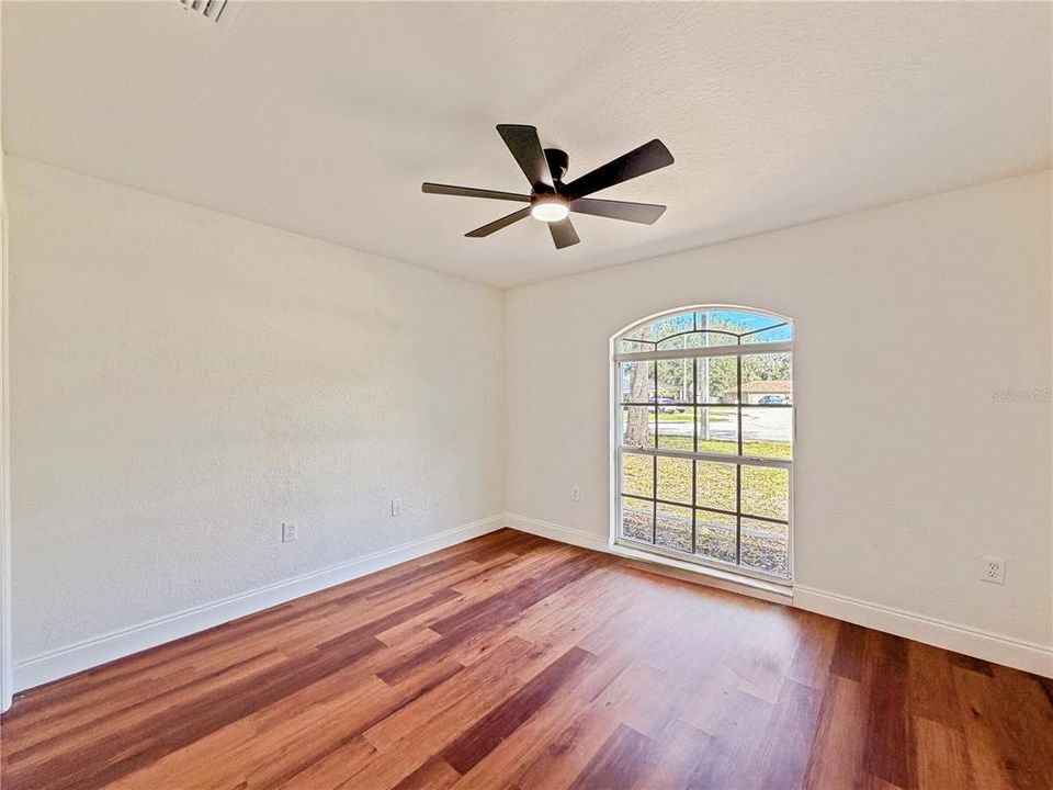 For Sale: $335,000 (4 beds, 2 baths, 1656 Square Feet)