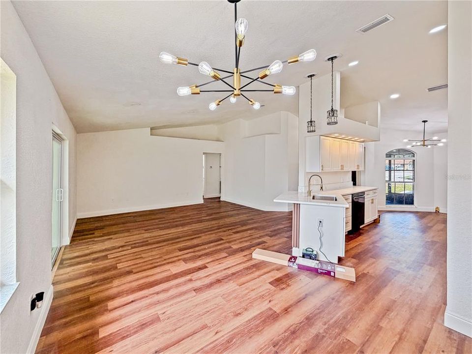 For Sale: $335,000 (4 beds, 2 baths, 1656 Square Feet)