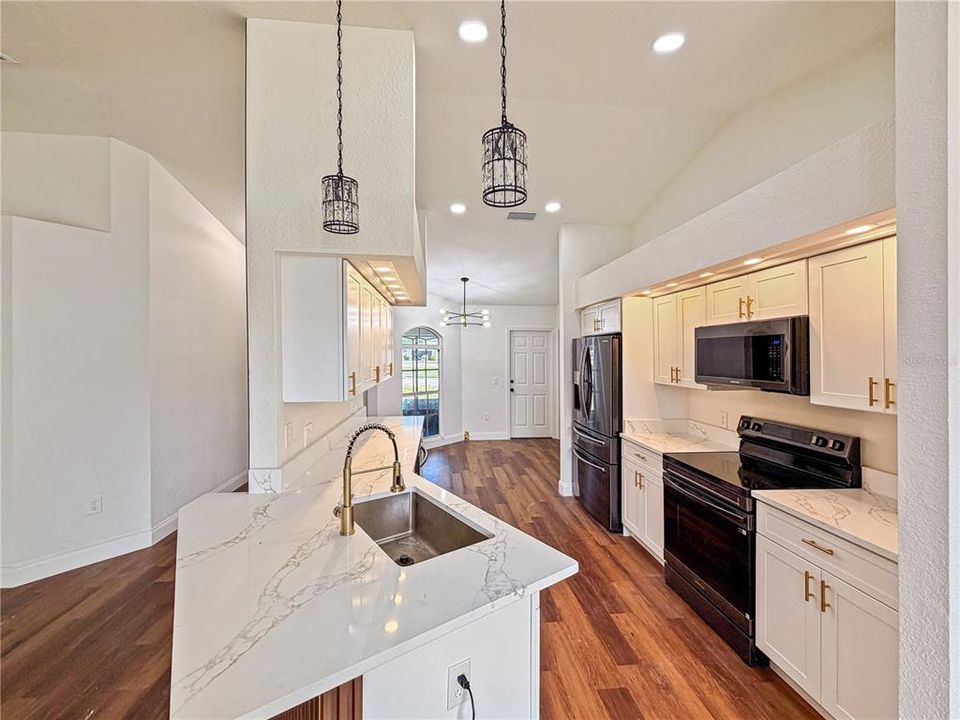 For Sale: $335,000 (4 beds, 2 baths, 1656 Square Feet)