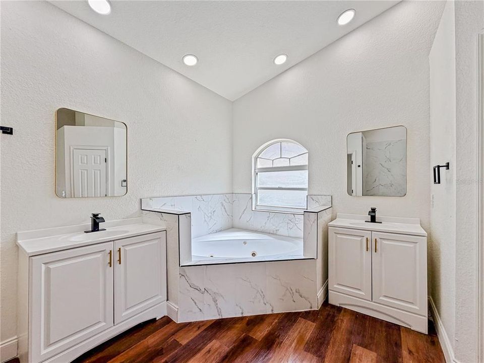 For Sale: $335,000 (4 beds, 2 baths, 1656 Square Feet)