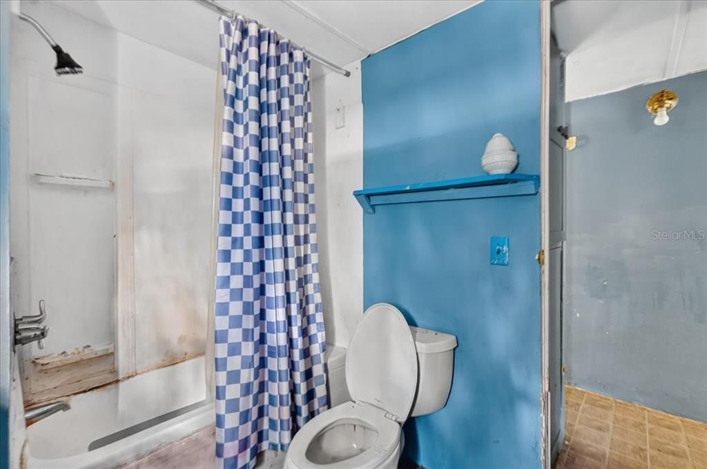 На продажу: $119,990 (5 спален, 2 ванн, 2052 Квадратных фут)