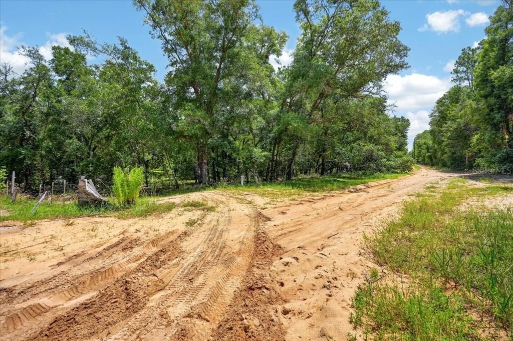 На продажу: $119,990 (5 спален, 2 ванн, 2052 Квадратных фут)