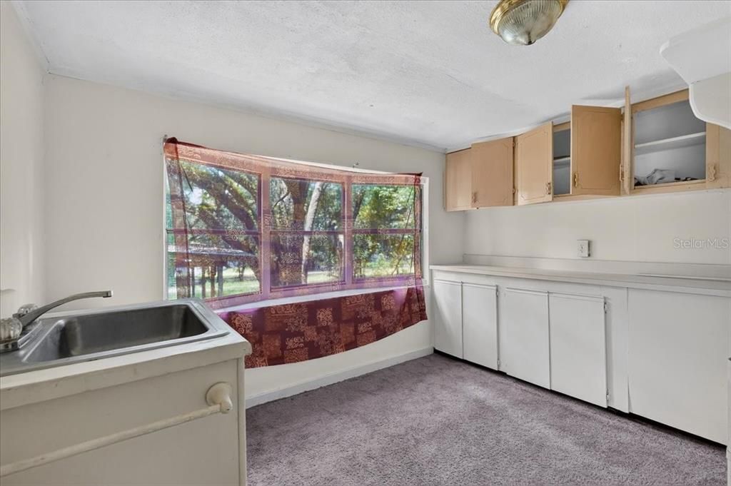 На продажу: $119,990 (5 спален, 2 ванн, 2052 Квадратных фут)