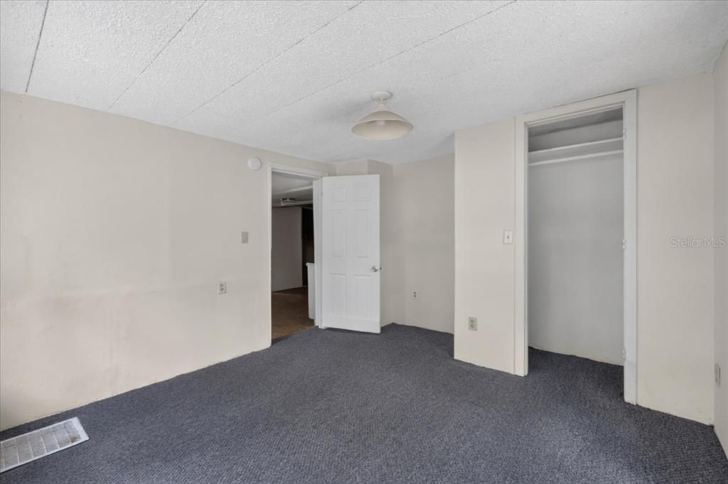 На продажу: $119,990 (5 спален, 2 ванн, 2052 Квадратных фут)