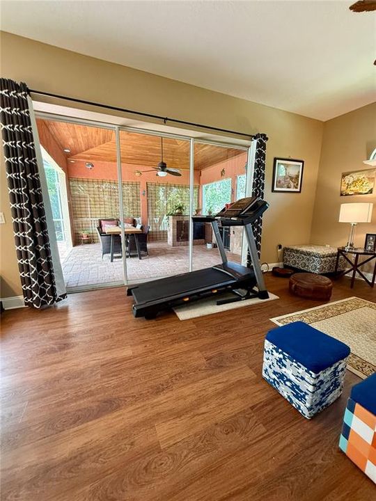En Venta: $675,000 (4 camas, 2 baños, 2497 Pies cuadrados)