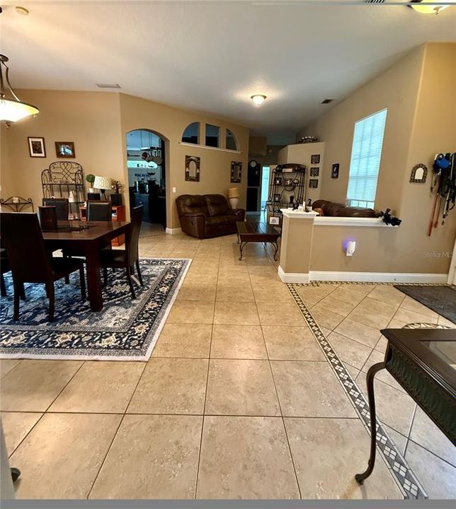 En Venta: $675,000 (4 camas, 2 baños, 2497 Pies cuadrados)