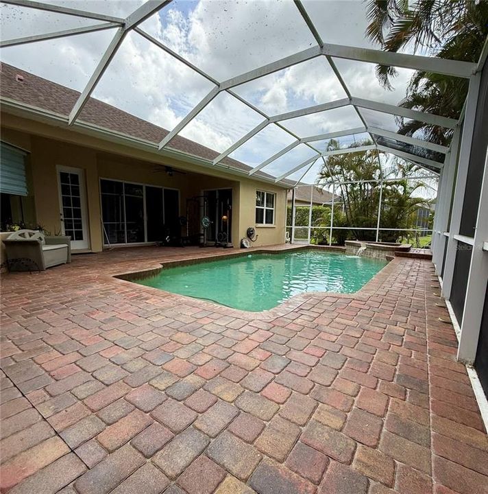 En Venta: $675,000 (4 camas, 2 baños, 2497 Pies cuadrados)