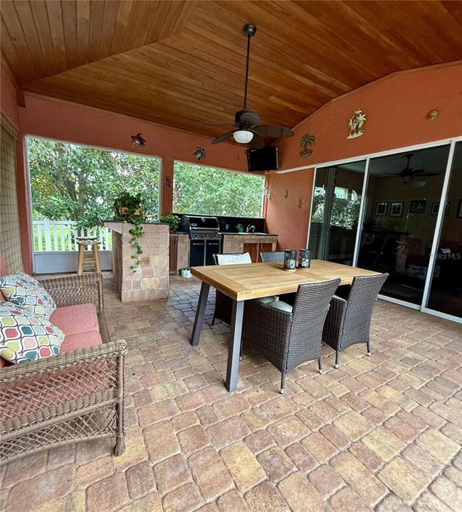 En Venta: $675,000 (4 camas, 2 baños, 2497 Pies cuadrados)