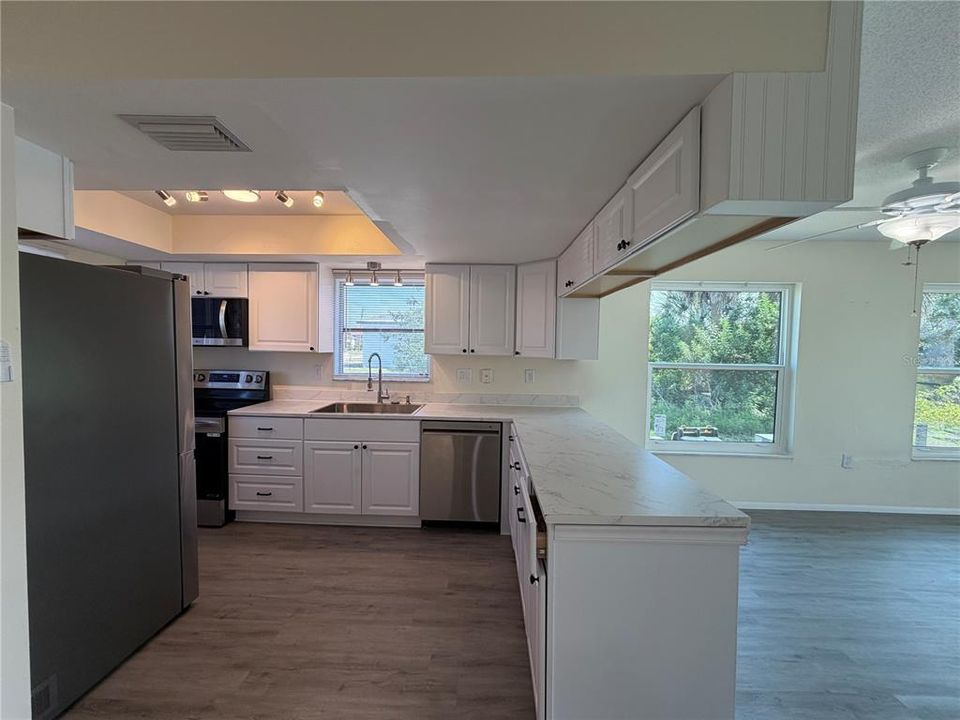 В аренду: $1,450 (2 спален, 2 ванн, 1096 Квадратных фут)
