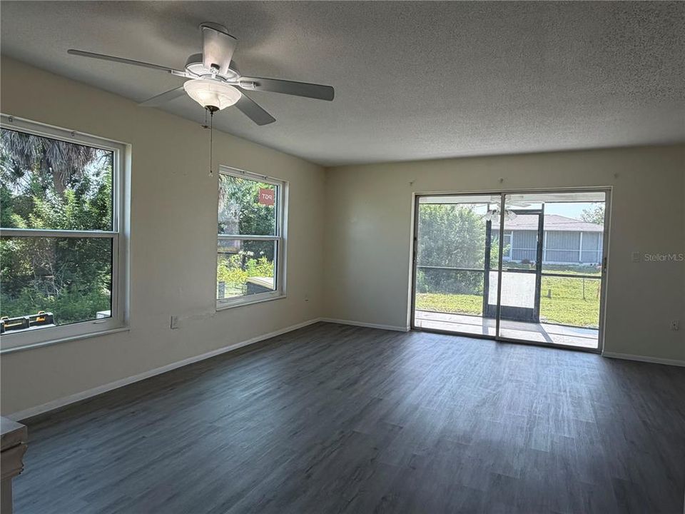 В аренду: $1,450 (2 спален, 2 ванн, 1096 Квадратных фут)